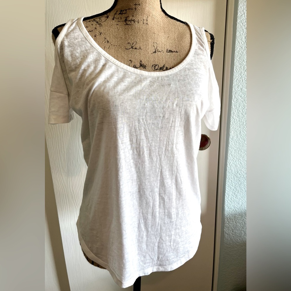 Derek Heart medium tee shirt cold shoulder basic white top women’s